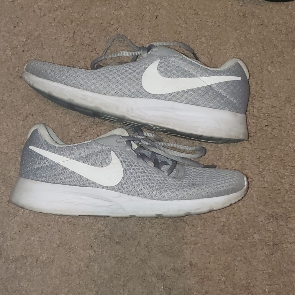 Nike Tanjun shoes